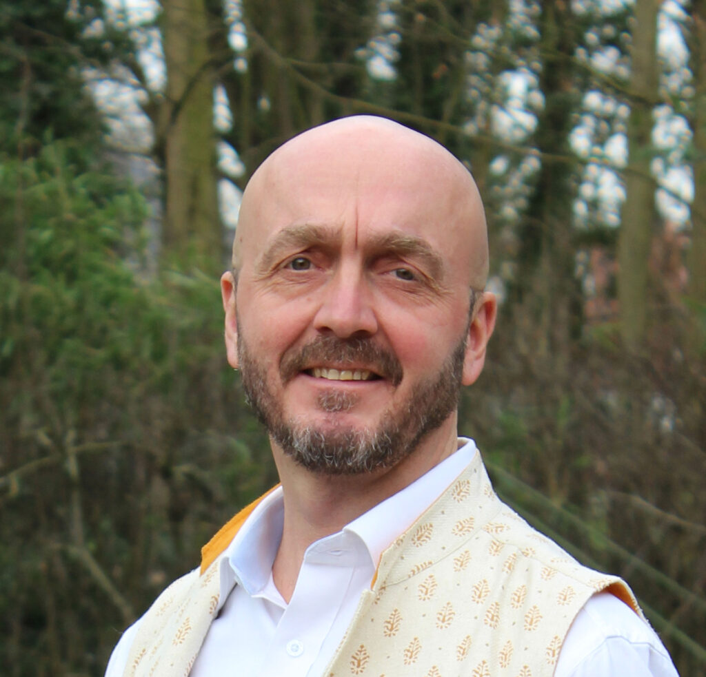 Stefaan van Hooydonk is one of the world’s leading voices on workplace curiosity.
After three decades in global executive roles across Asia, Europe, and the U.S., he founded the Global Curiosity Institute to measure and operationalize curiosity as a performance advantage.